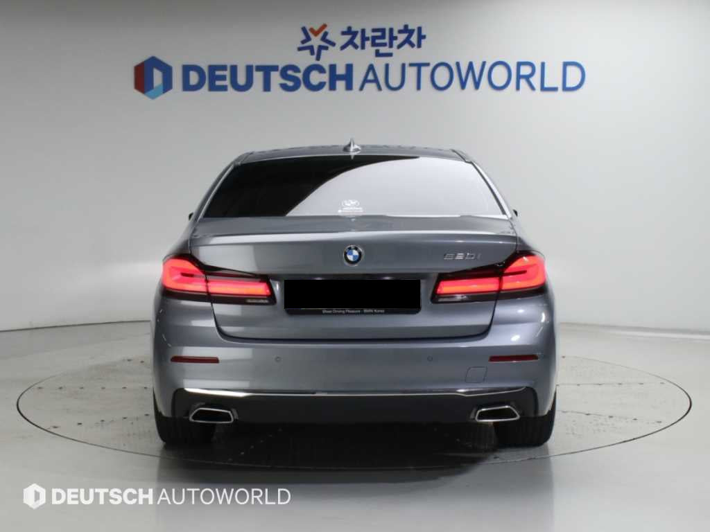 BMW 5-Series — photo 04