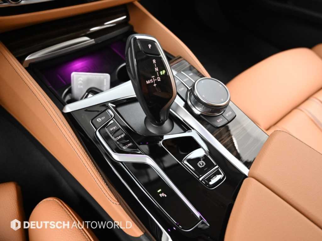 BMW 5-Series — photo 09