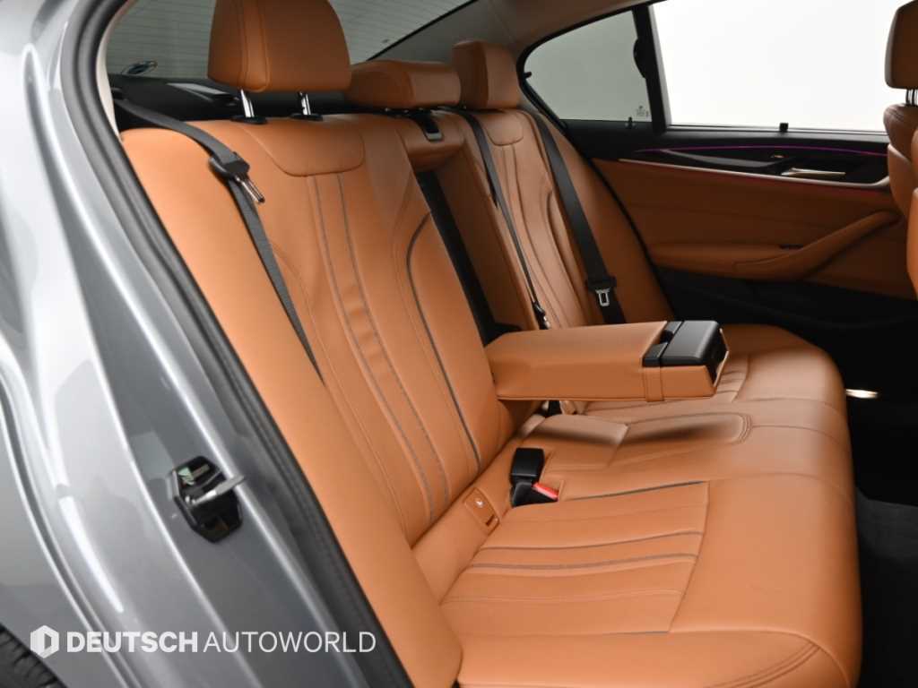 BMW 5-Series — photo 12