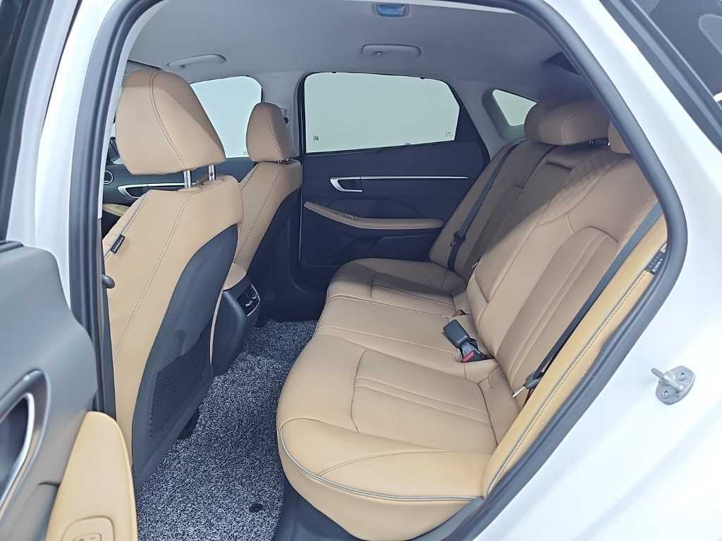 Hyundai Sonata — photo 12