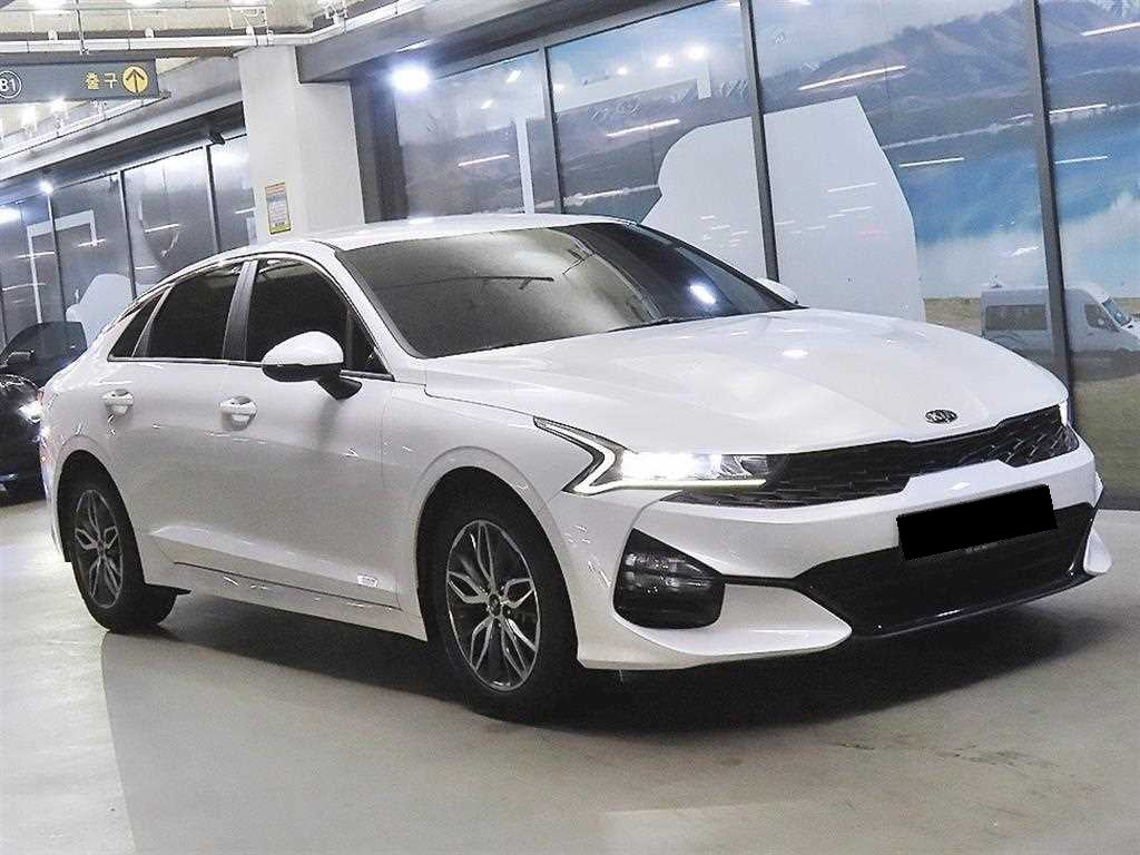 Kia K5 — photo 01
