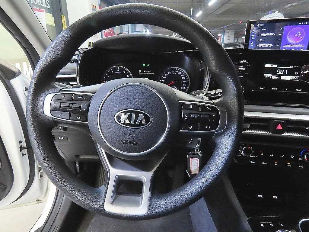 Kia K5 — photo 08