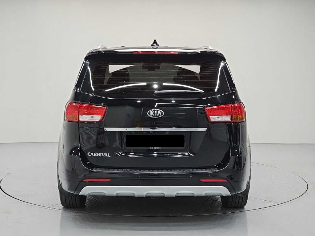 Kia Carnival — photo 03