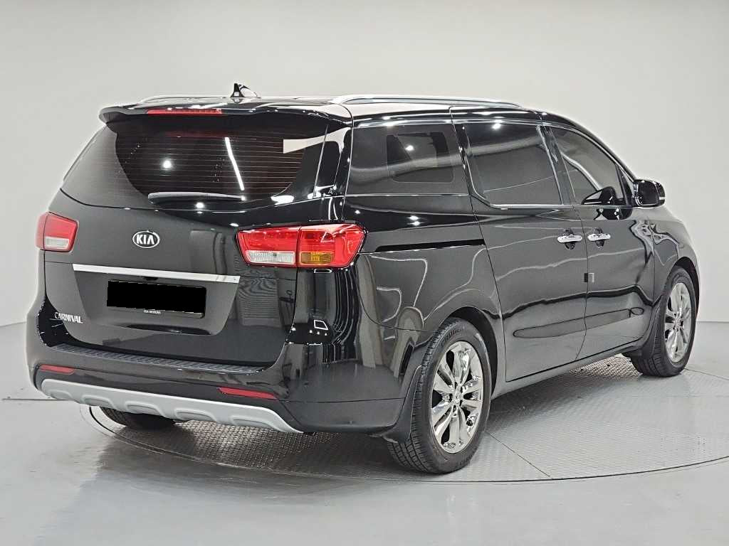Kia Carnival — photo 04