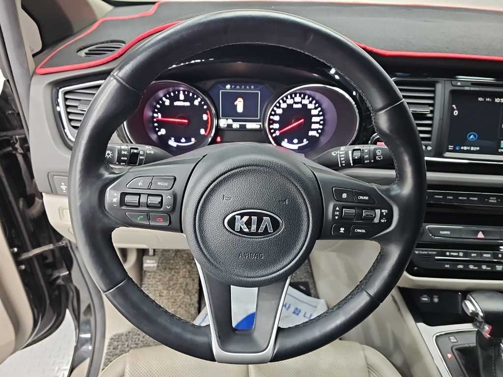 Kia Carnival — photo 09