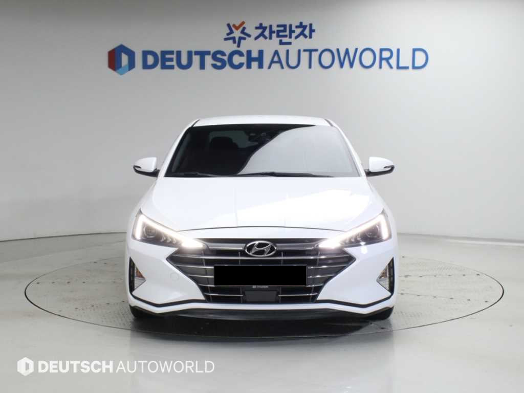 Hyundai Avante — photo 03