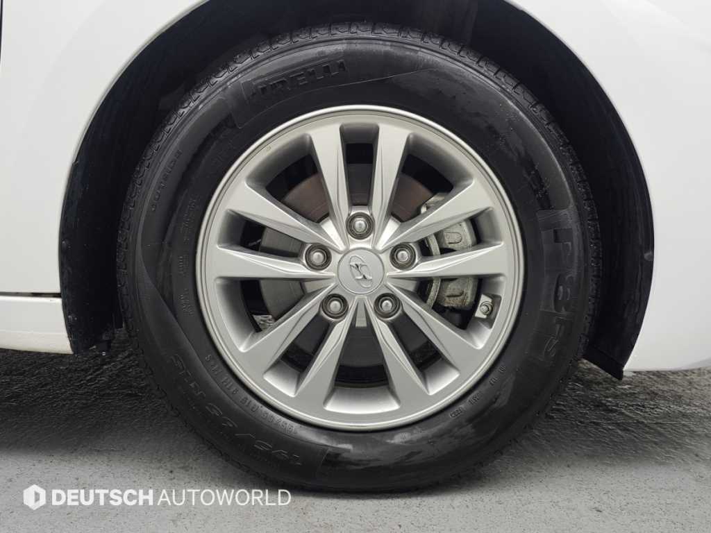 Hyundai Avante — photo 05