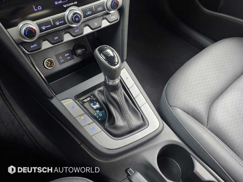 Hyundai Avante — photo 09