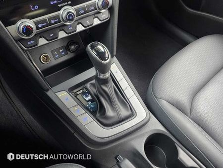 Hyundai Avante — photo 09