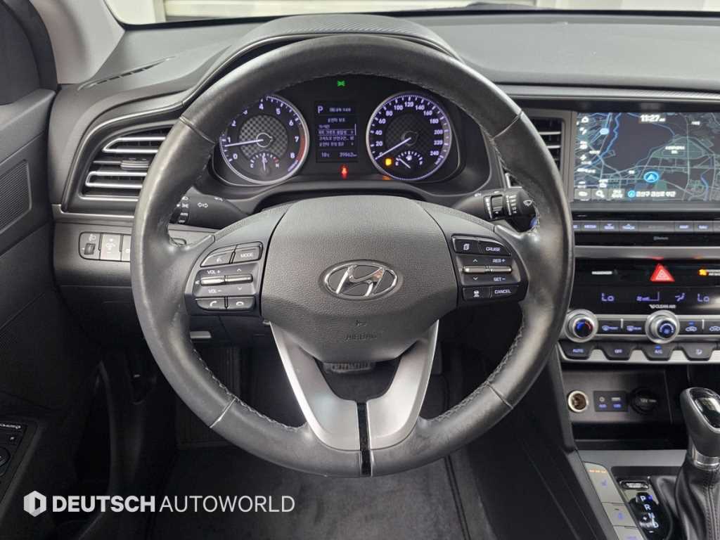 Hyundai Avante — photo 13