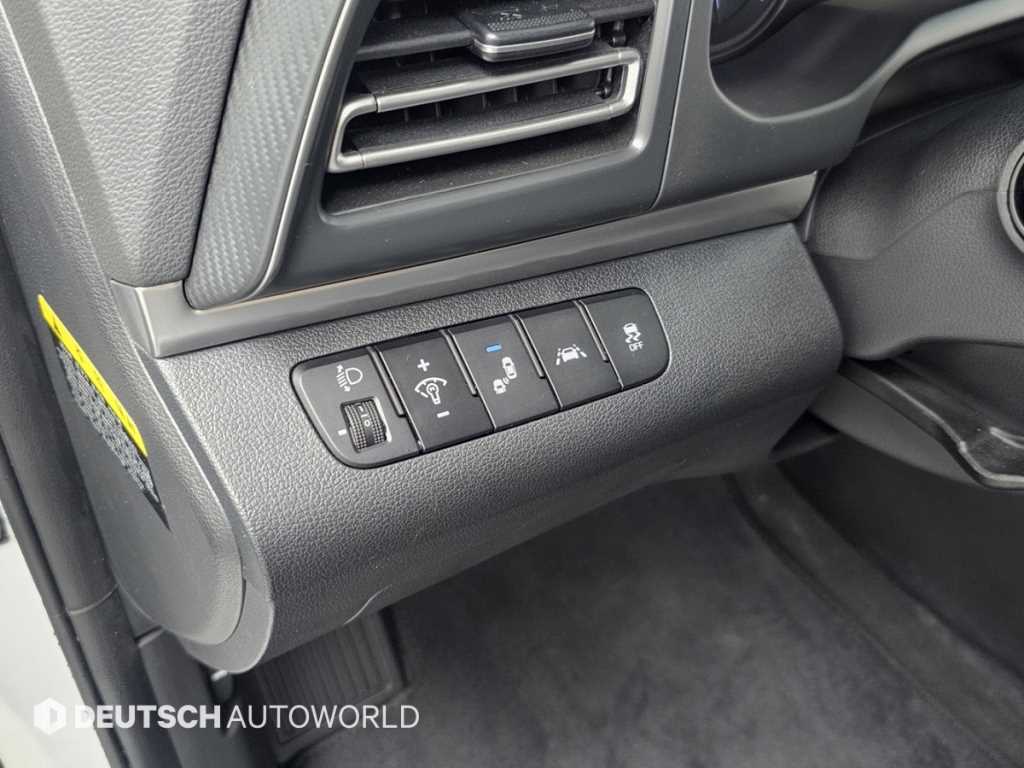 Hyundai Avante — photo 17