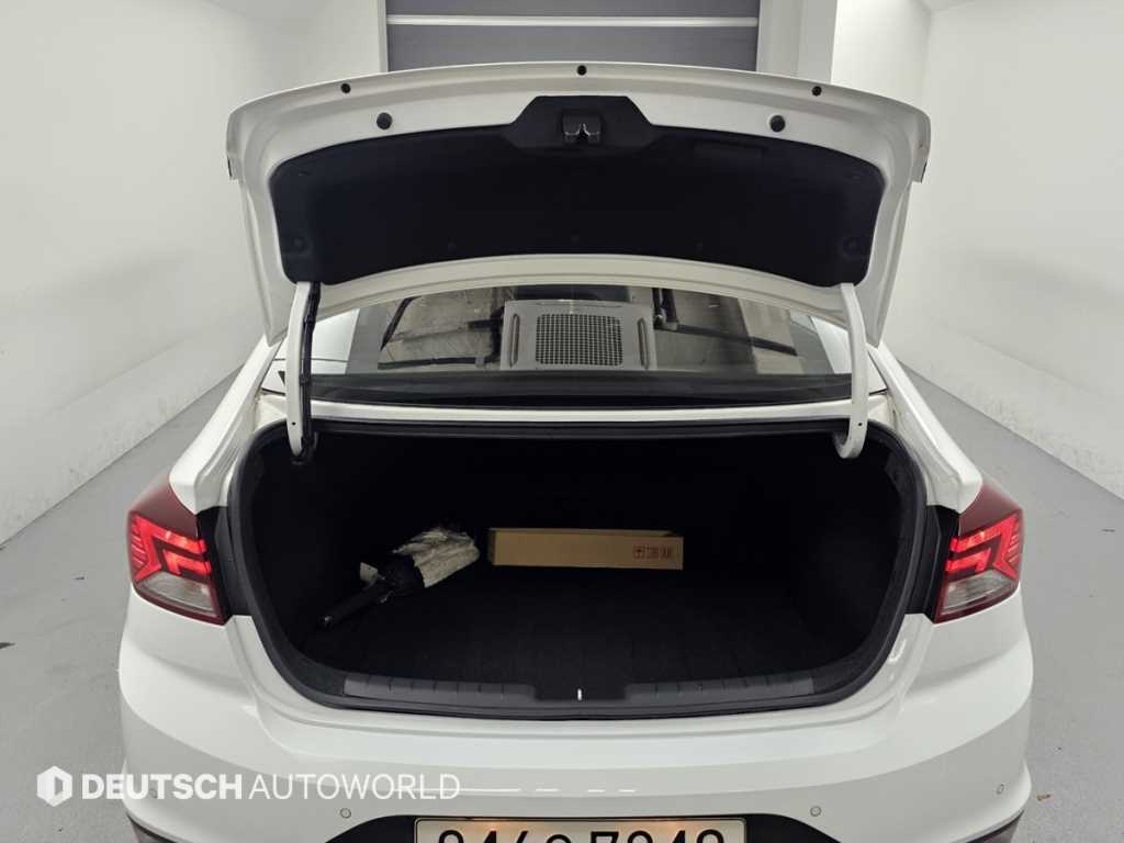 Hyundai Avante — photo 19
