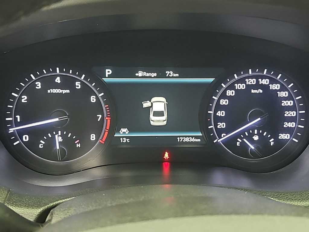 Genesis G80 — photo 06