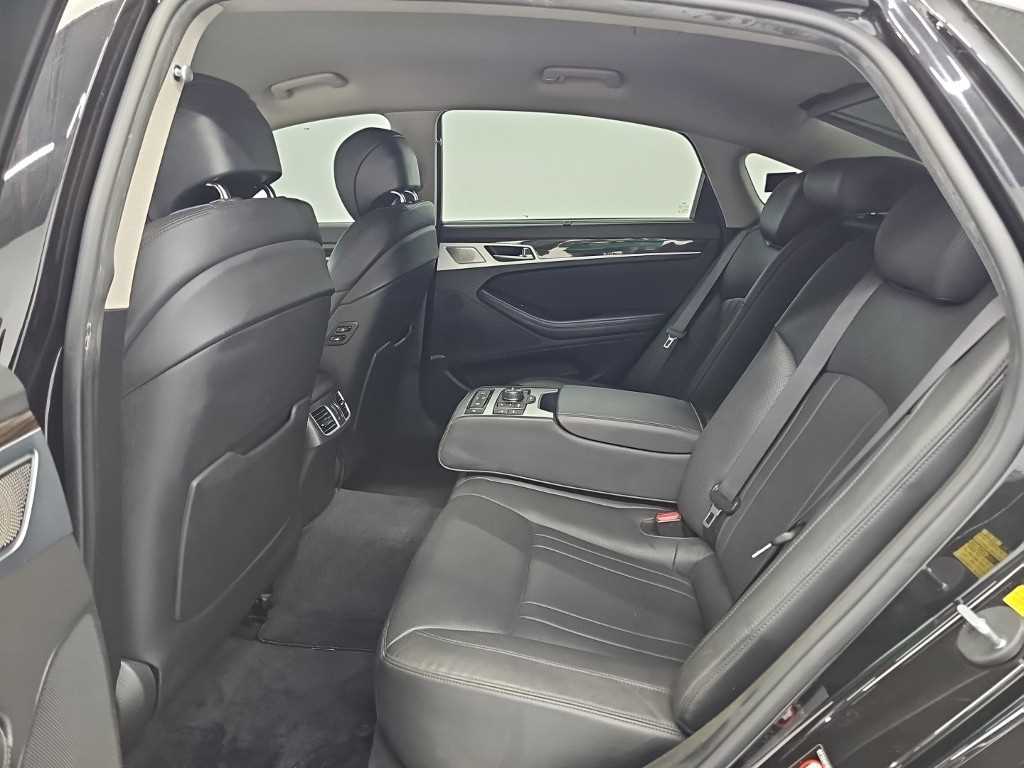 Genesis G80 — photo 12