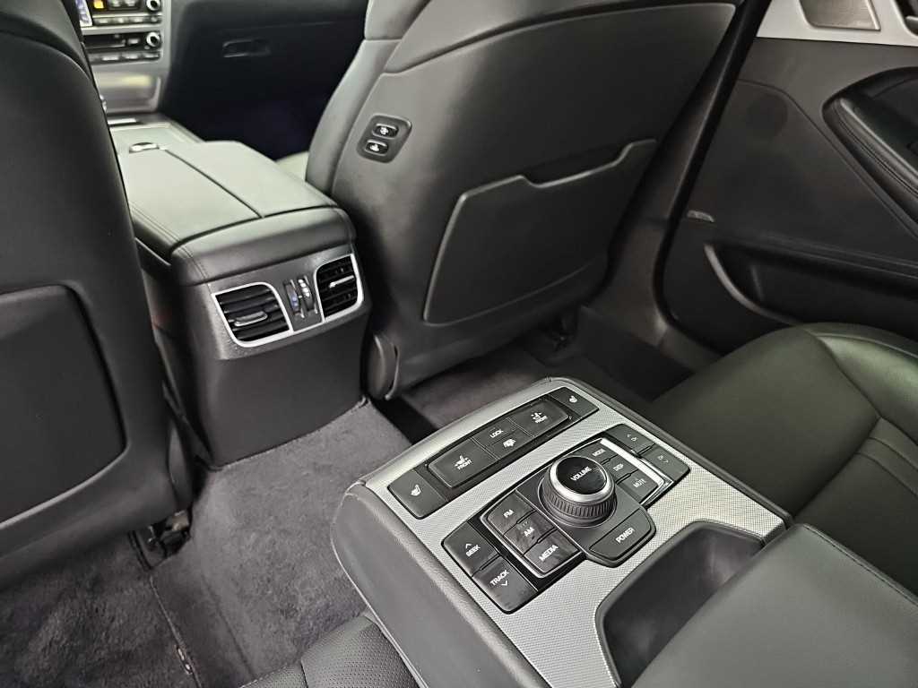 Genesis G80 — photo 13