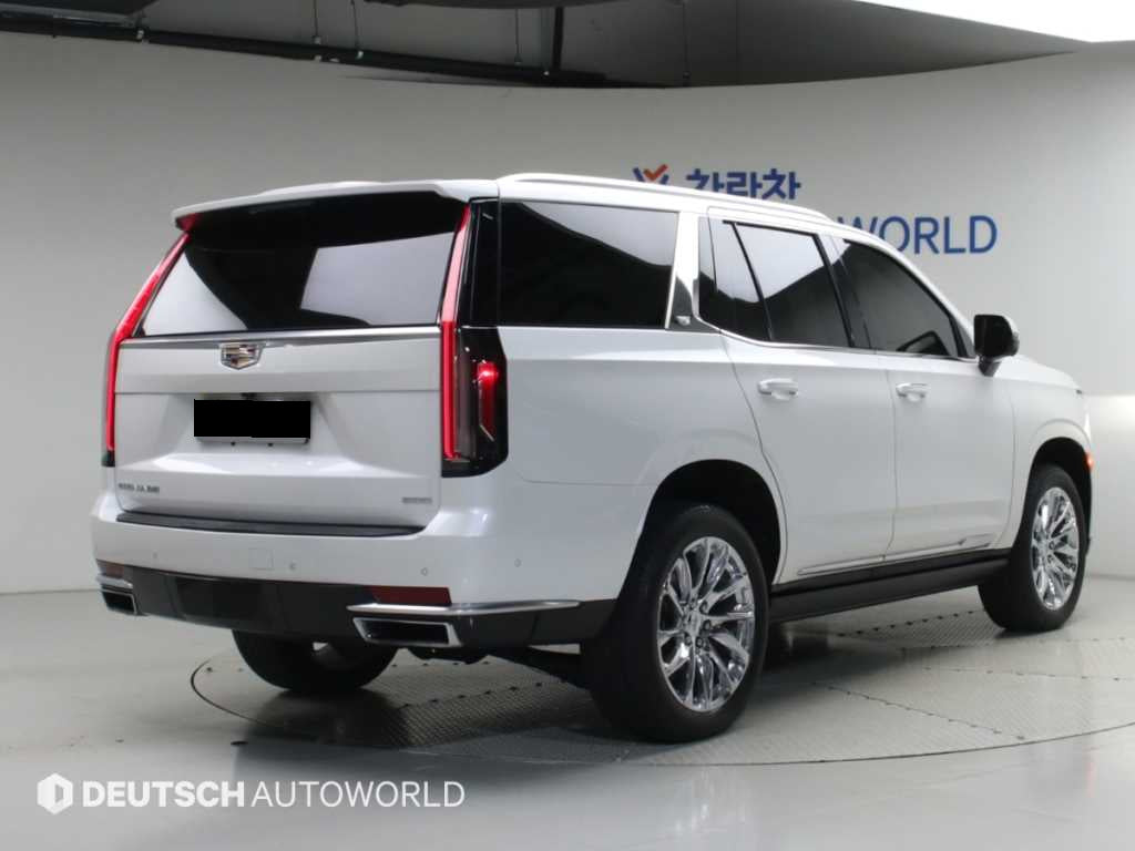 Cadillac Escalade — photo 02