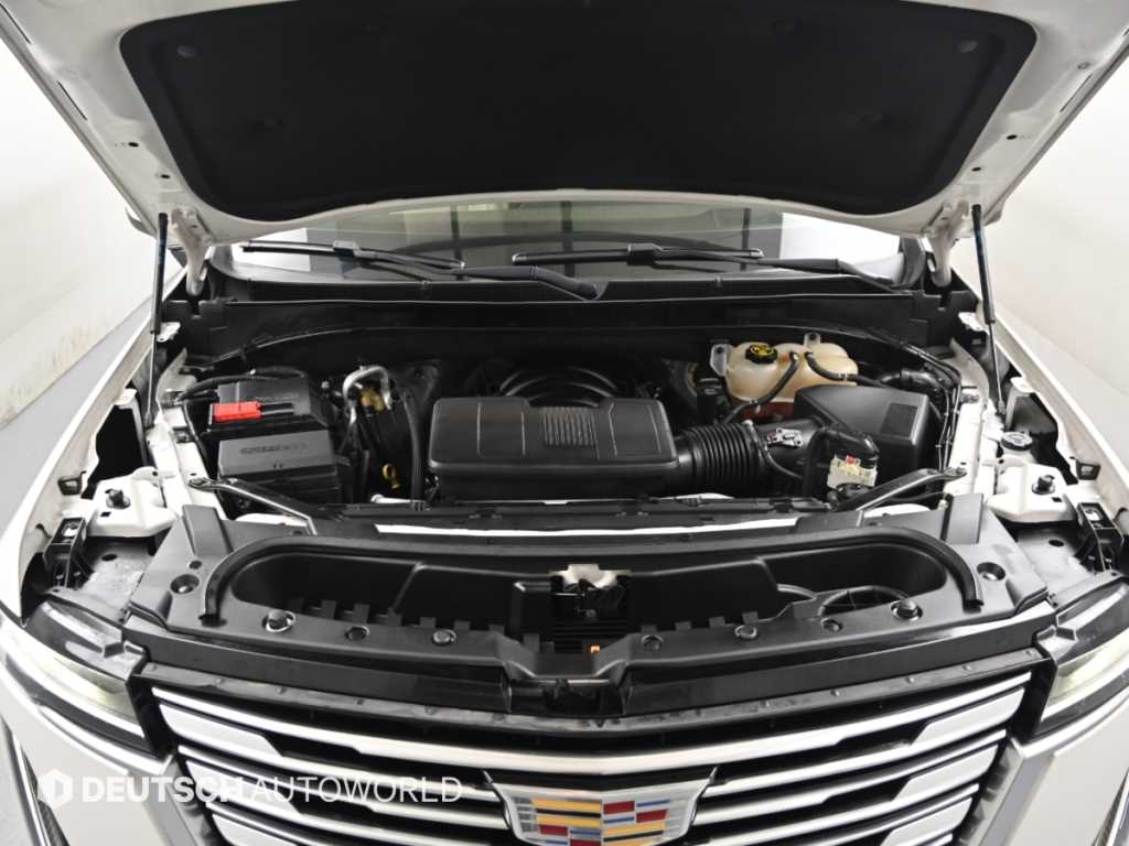 Cadillac Escalade — photo 06