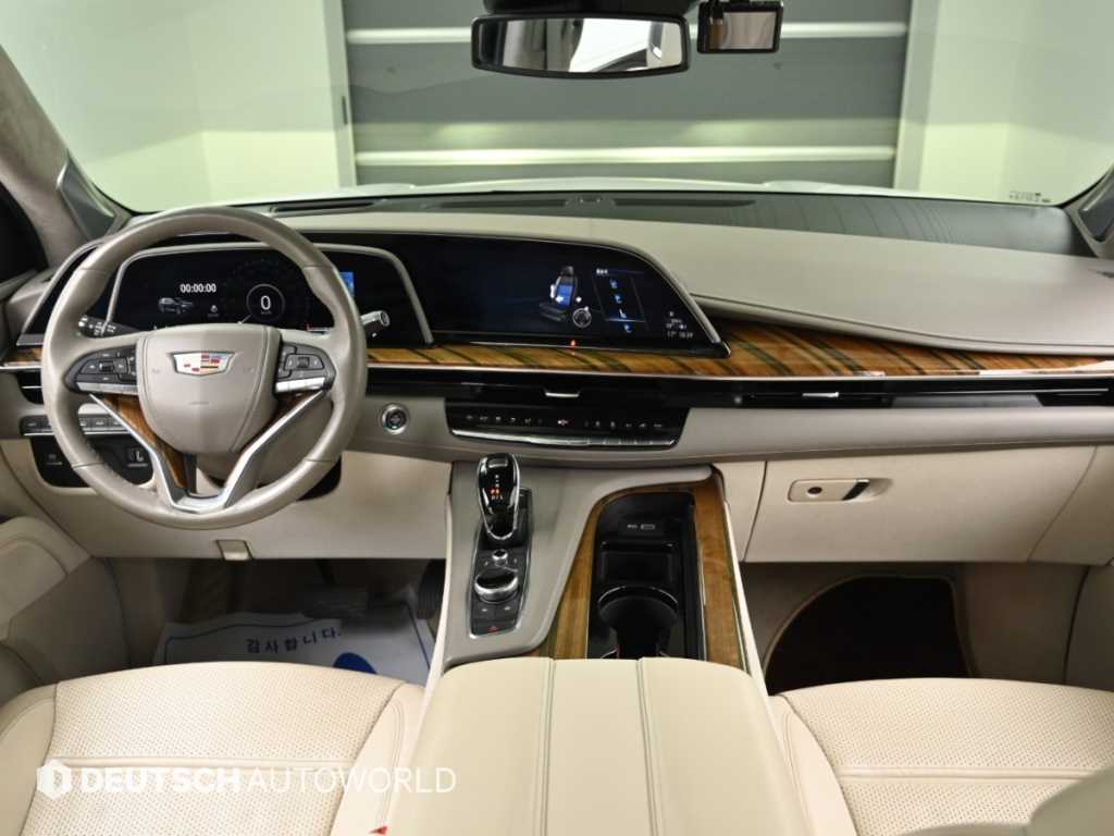 Cadillac Escalade — photo 07