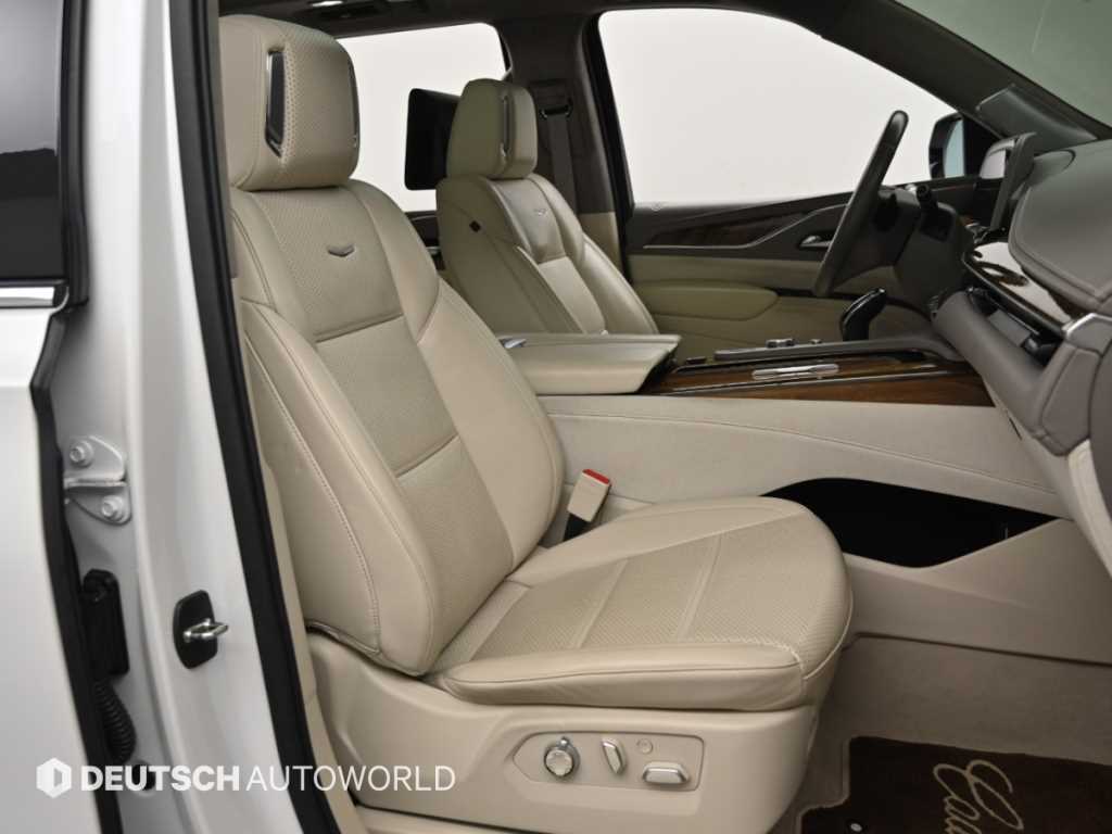 Cadillac Escalade — photo 10