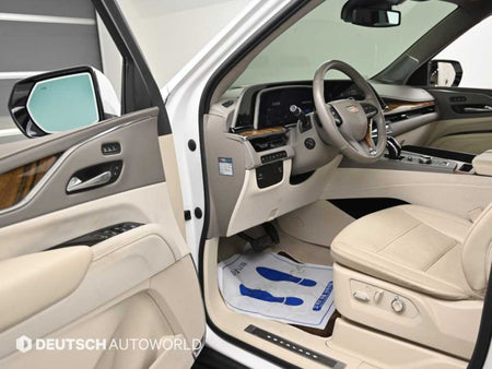 Cadillac Escalade — photo 11