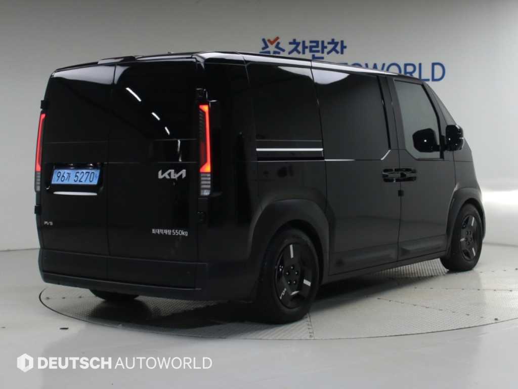 Kia PV5 — photo 02