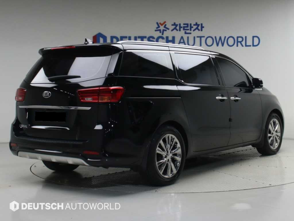 Kia Carnival — photo 02