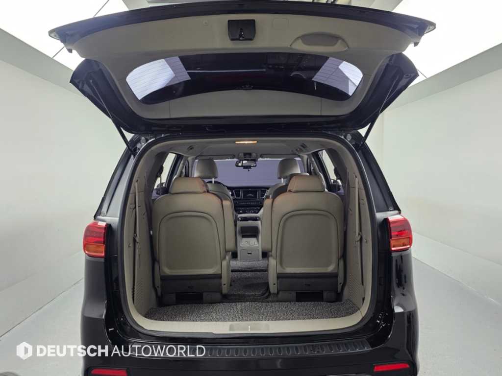 Kia Carnival — photo 05