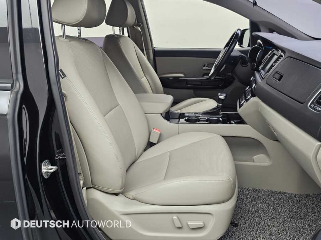 Kia Carnival — photo 11