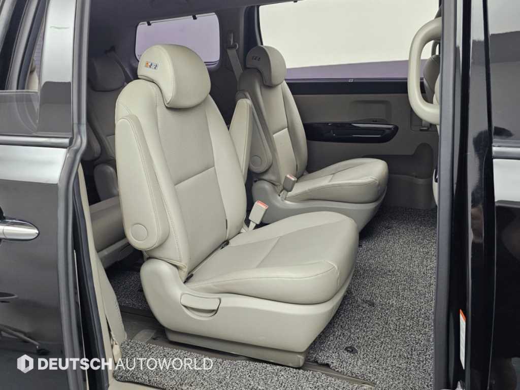 Kia Carnival — photo 12