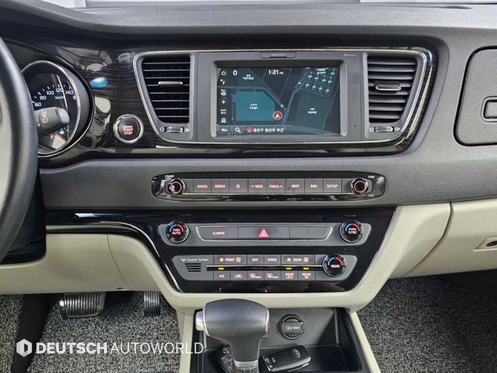 Kia Carnival — photo 14