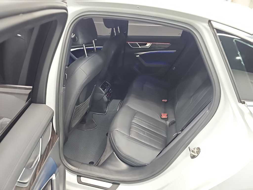 Audi A6 — photo 12
