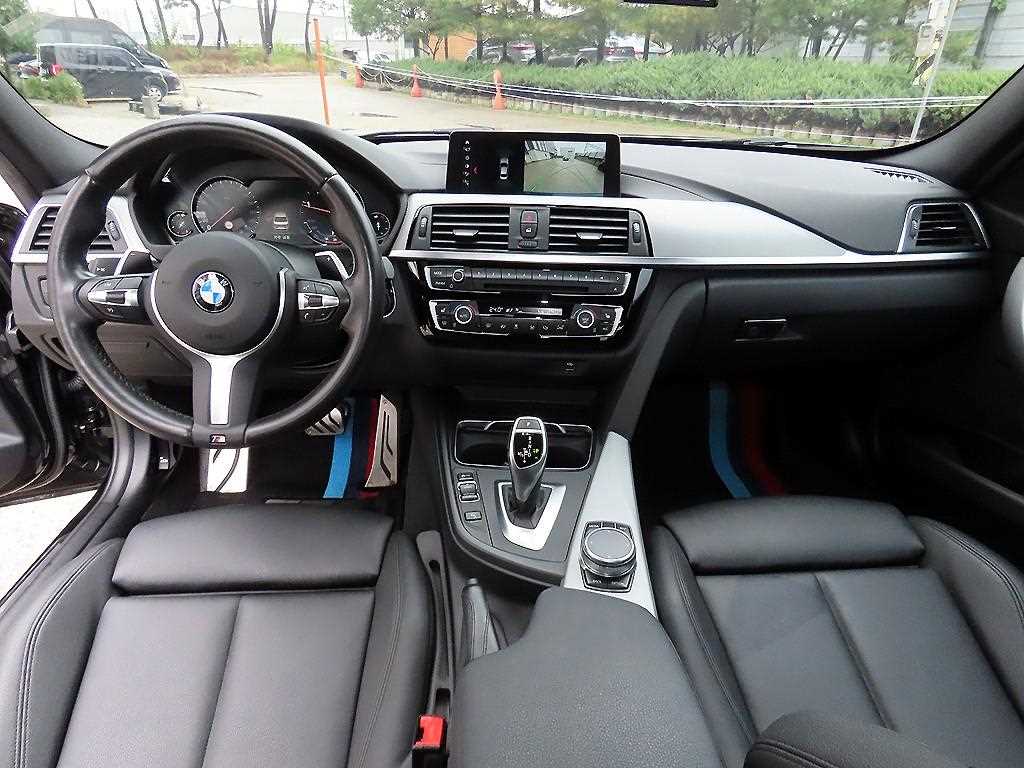 BMW 3-Series — photo 07