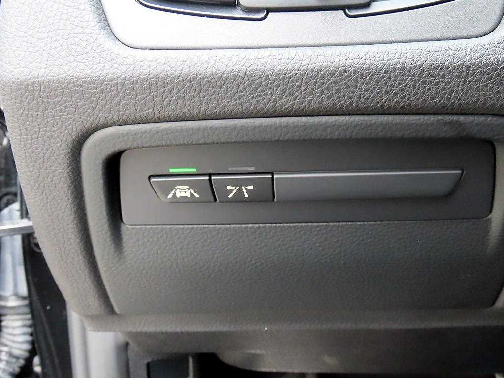 BMW 3-Series — photo 12