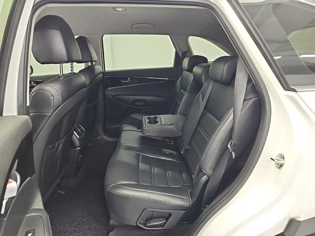 Kia Sorento — photo 12