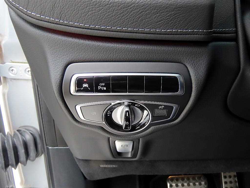 Mercedes-Benz G-Class — photo 11