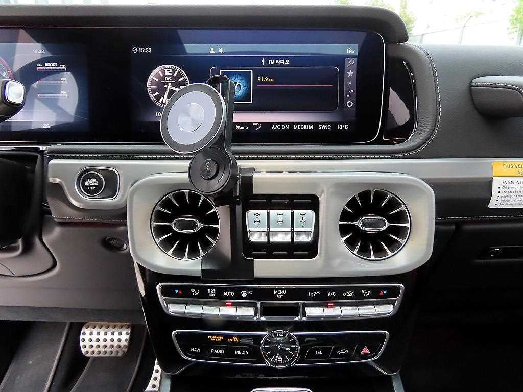Mercedes-Benz G-Class — photo 13