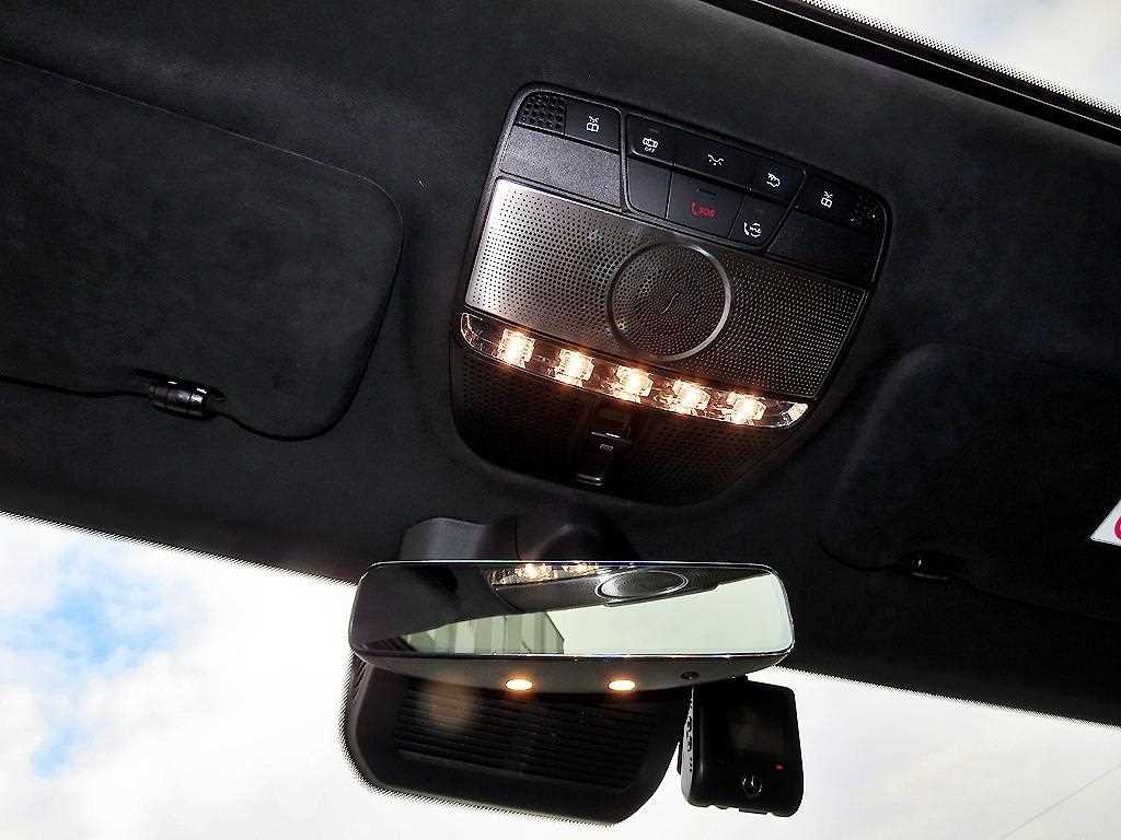 Mercedes-Benz G-Class — photo 14