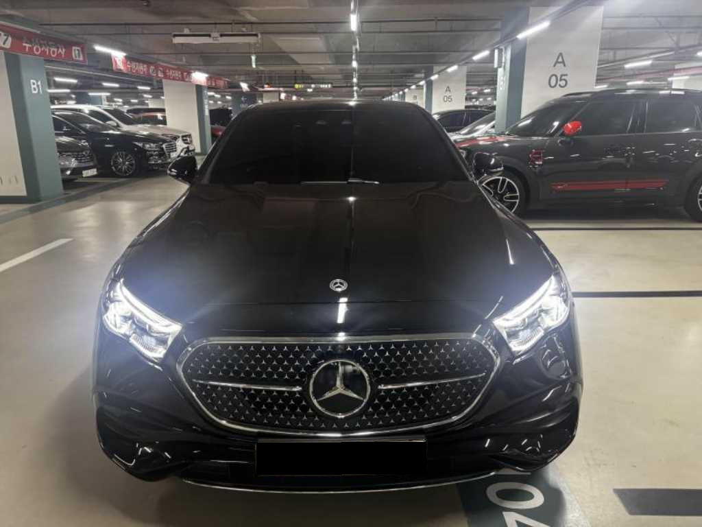 Mercedes-Benz E-Class — photo 01