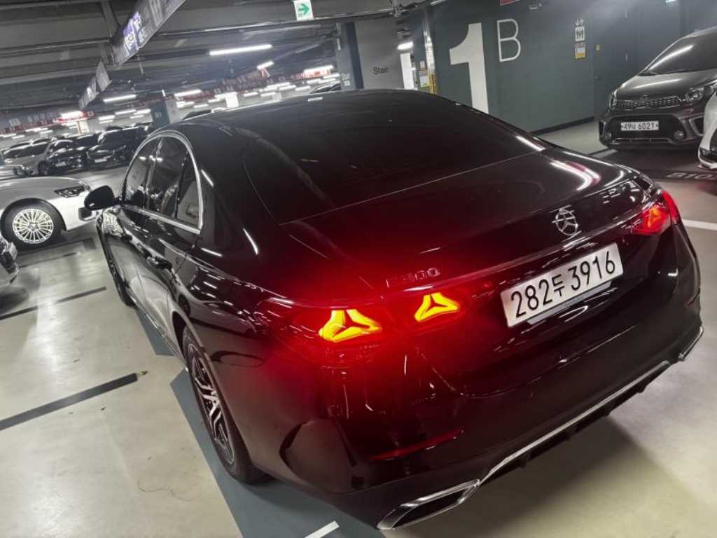 Mercedes-Benz E-Class — photo 05