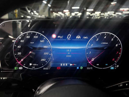 Mercedes-Benz E-Class — photo 09