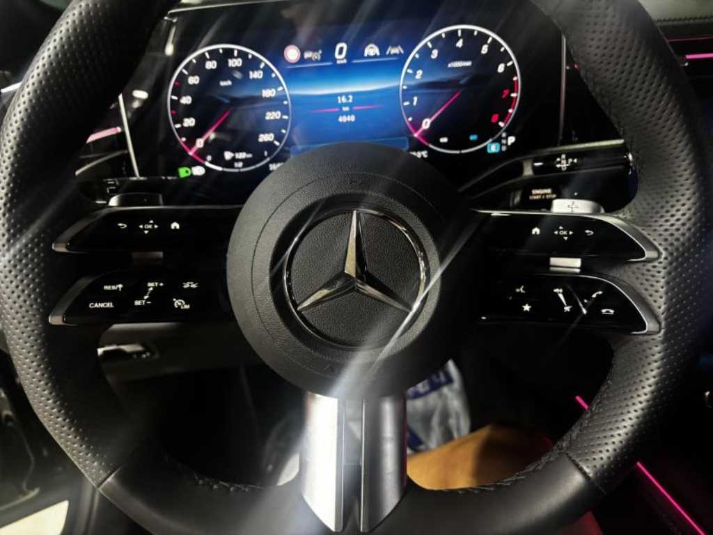 Mercedes-Benz E-Class — photo 10
