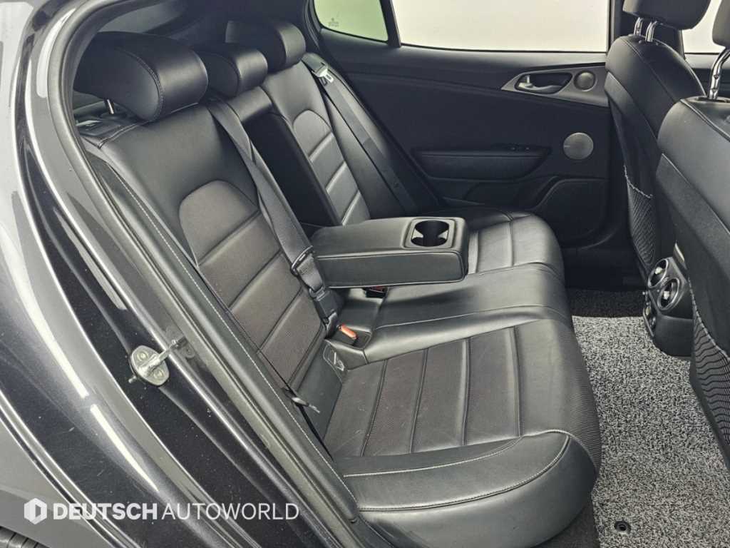 Kia Stinger — photo 12