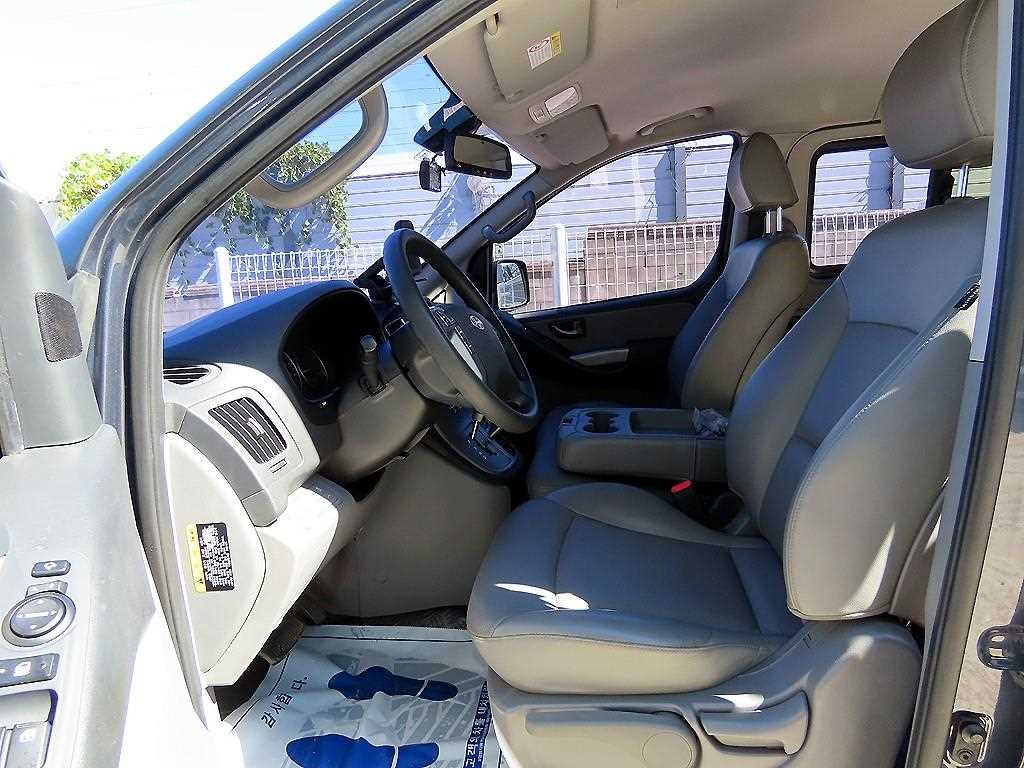 Hyundai Starex — photo 05