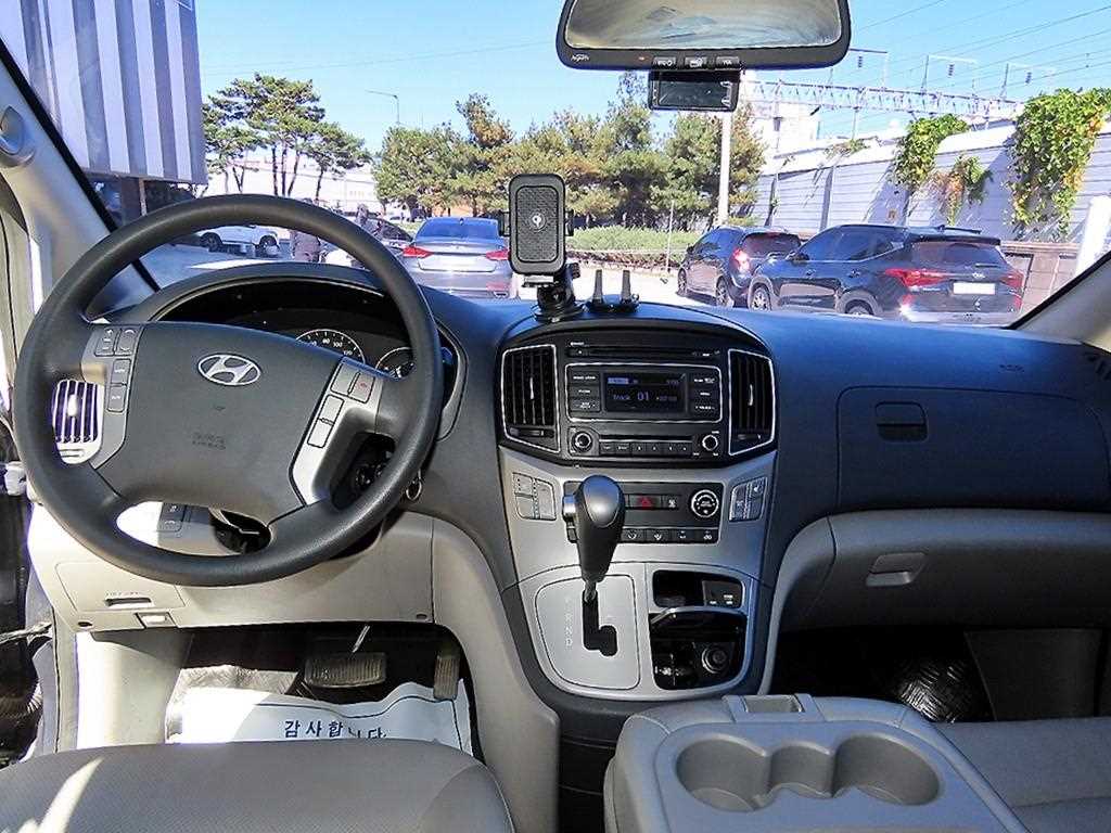 Hyundai Starex — photo 08