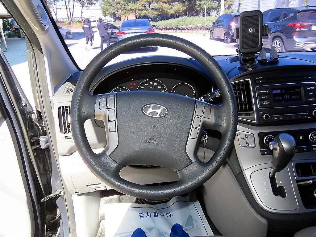Hyundai Starex — photo 09