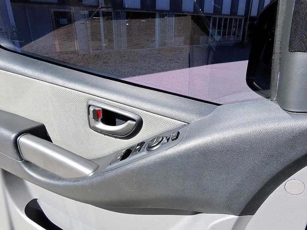 Hyundai Starex — photo 12