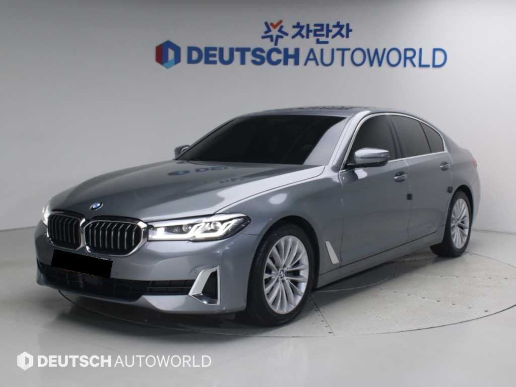 BMW 5-Series — photo 01