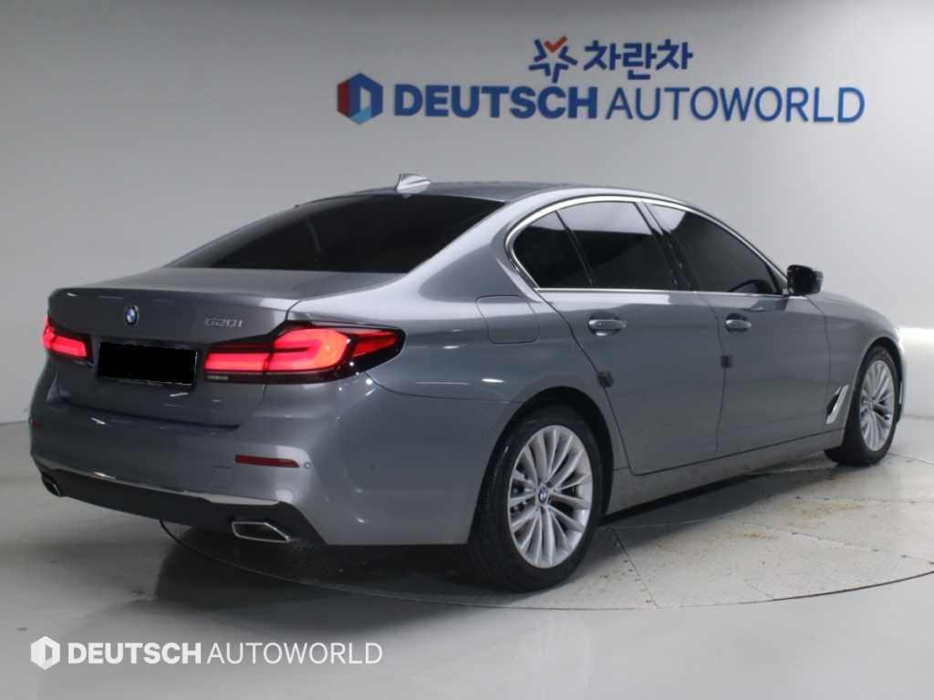 BMW 5-Series — photo 02
