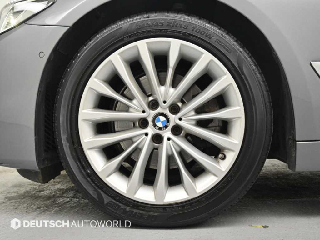 BMW 5-Series — photo 05