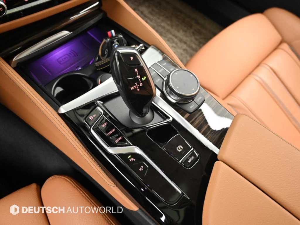 BMW 5-Series — photo 09